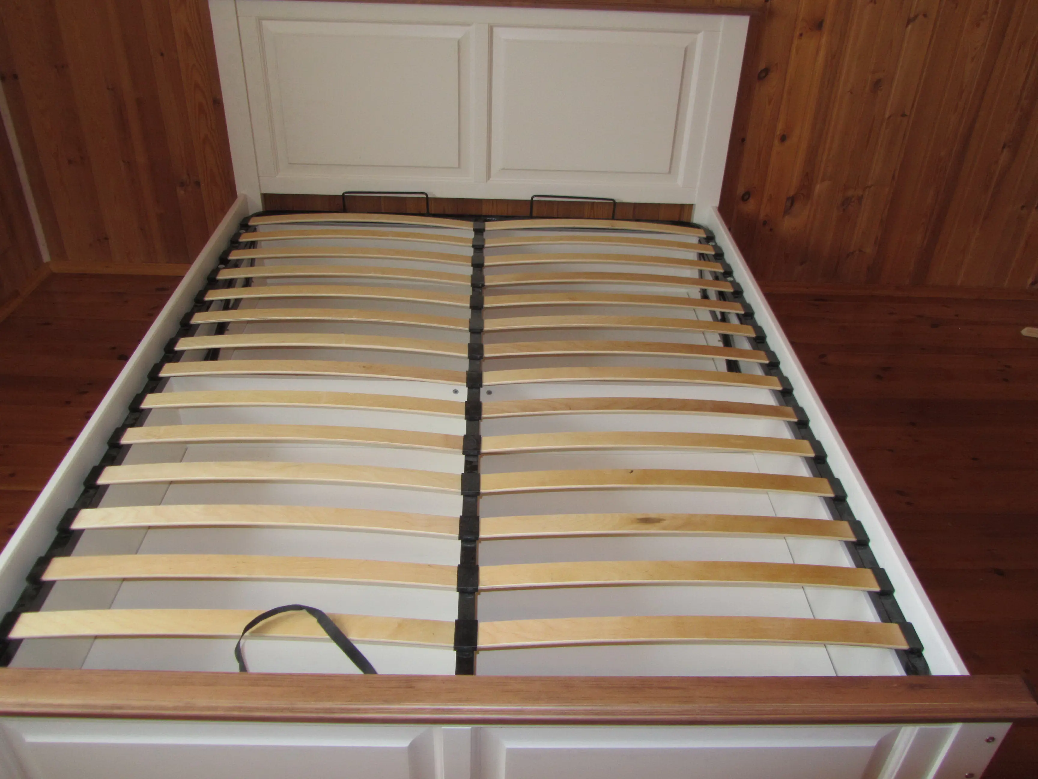 Кровать Брусно 1600х2000 с подъемным механизмом