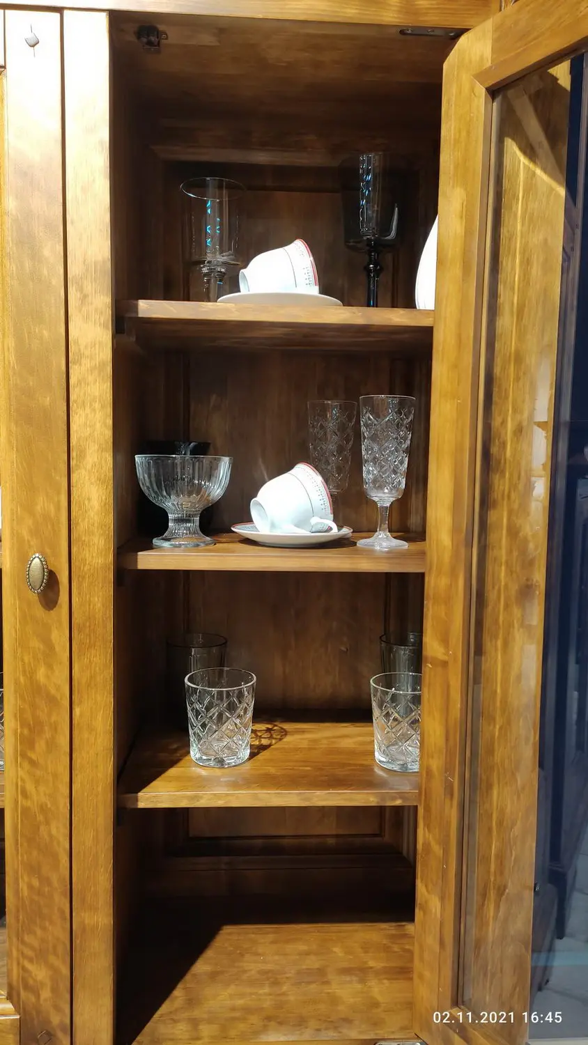 Шкаф 1 дверный Луи Филипп с витриной, массив ОВ 01 (ручка слева)