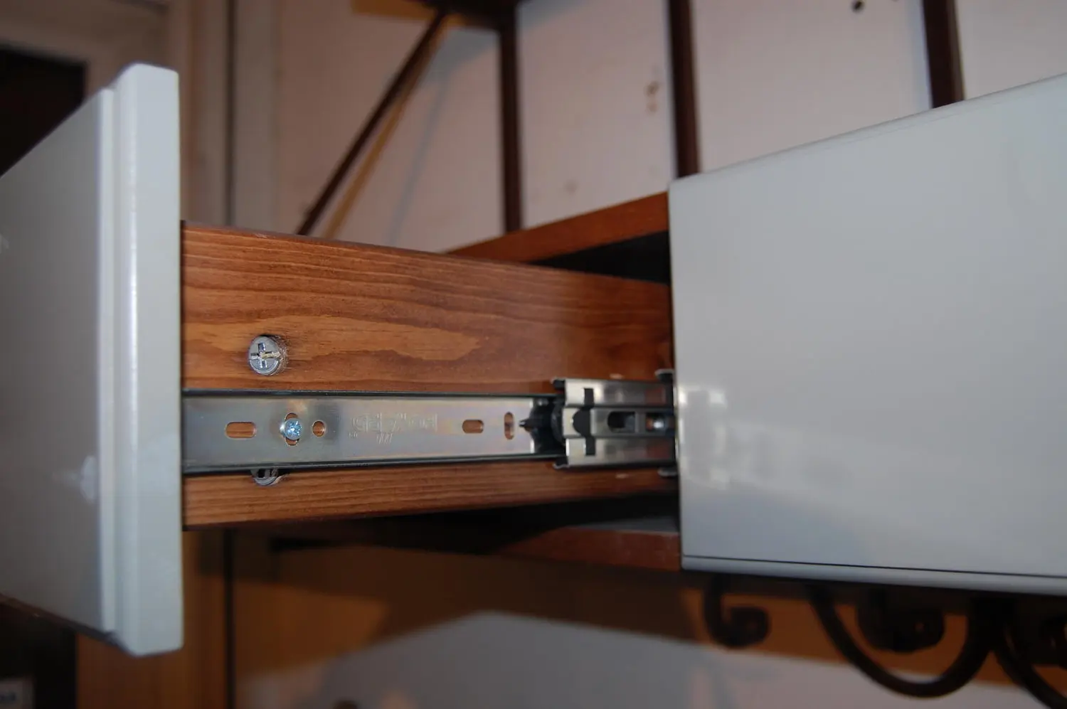 Граверса Валенсия 2-46 кованая, сосна