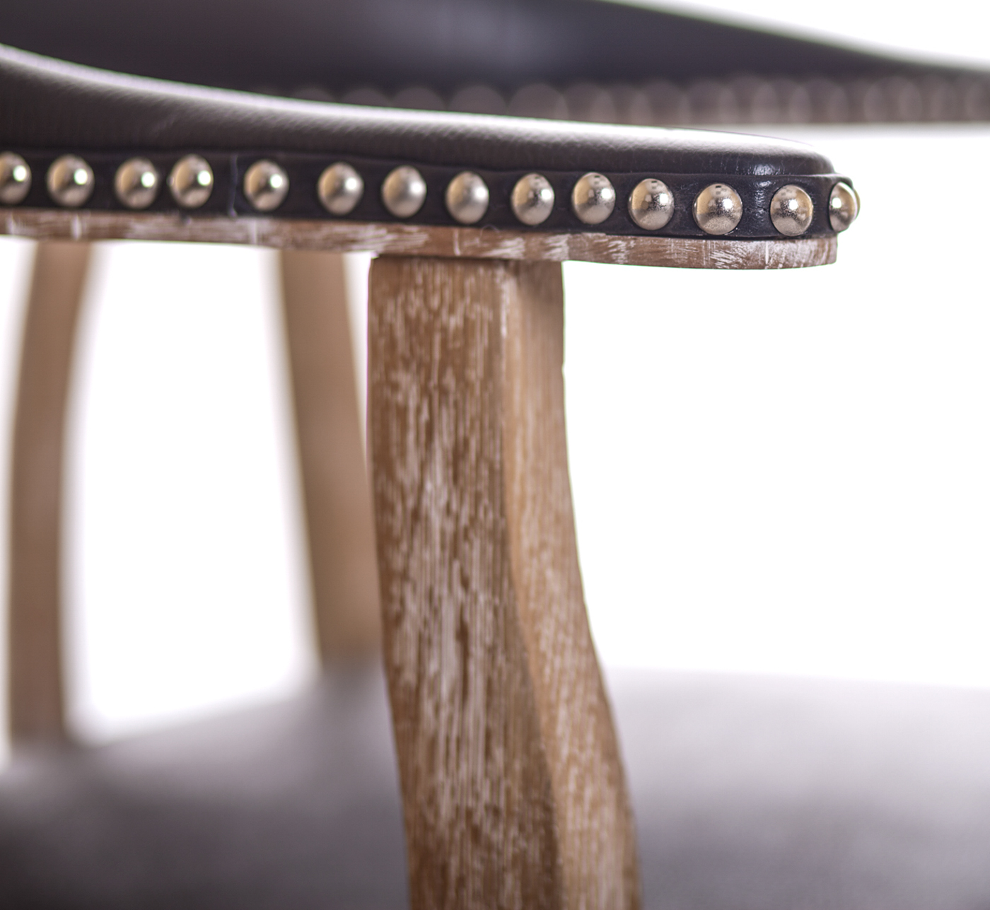 Мягкий стул с подлокотниками Tanner Black Leather